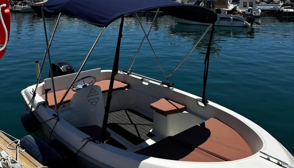 boat at puerto banus port