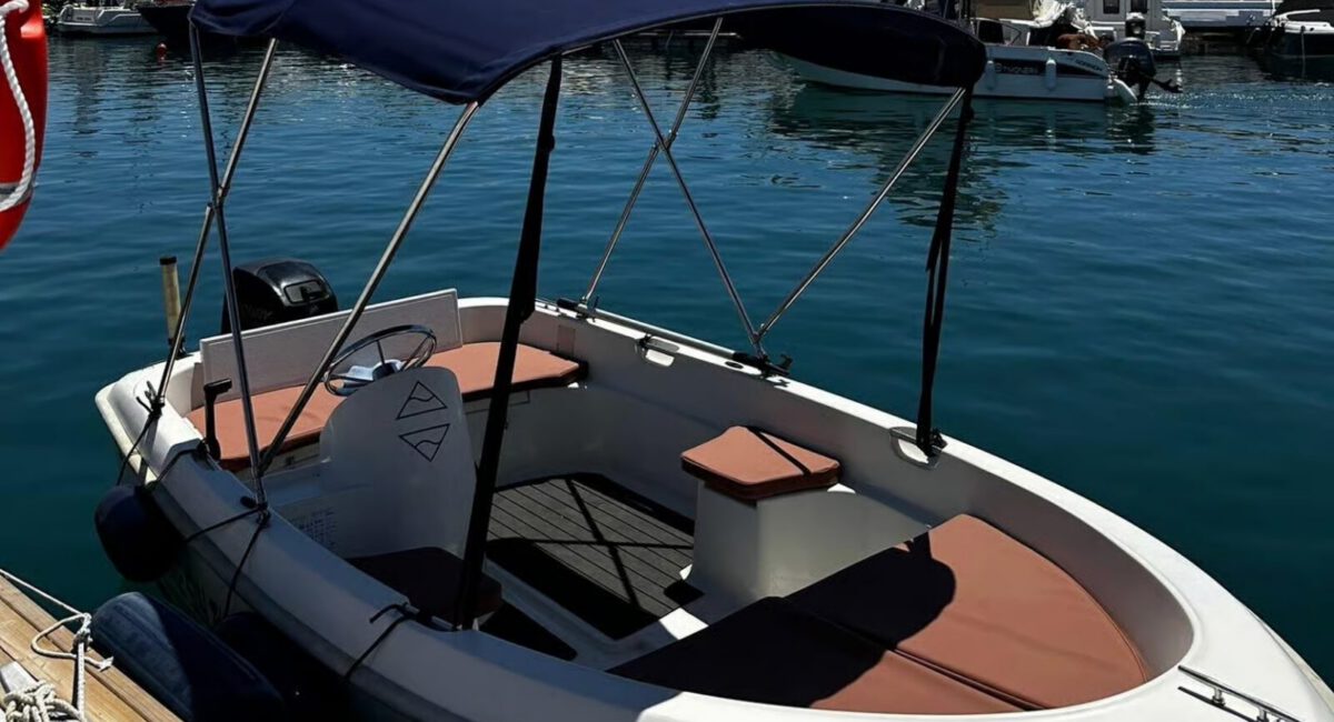 boat at puerto banus port