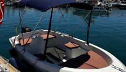 boat at puerto banus port