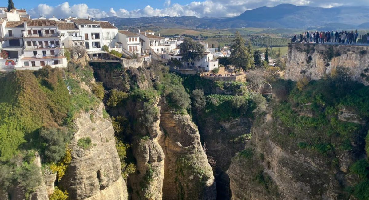 Ronda tour view of the drop